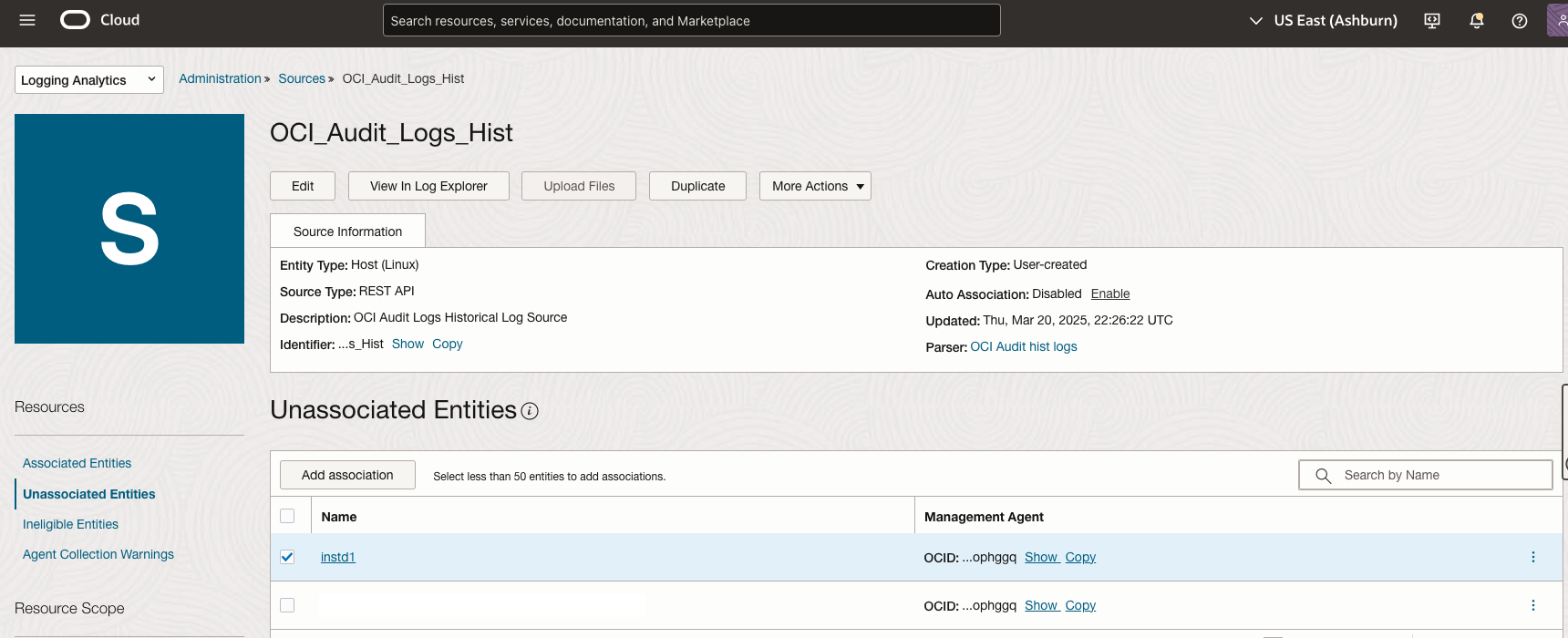 Figure 6: Associate the Management Agent host entity with the OCI_Audit_Logs_Hist log source and configure log group
